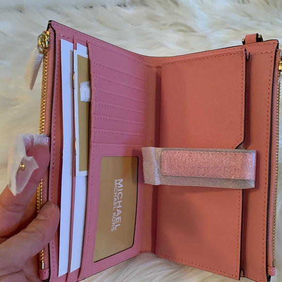 💕NEW💕MICHAEL KORS WALLET/ WRISTLET - Picture 4 of 4